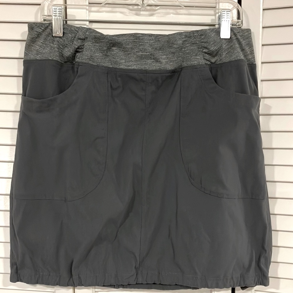 Ladies Grey Adventure Skirt by Mountain Hardware sz. Large